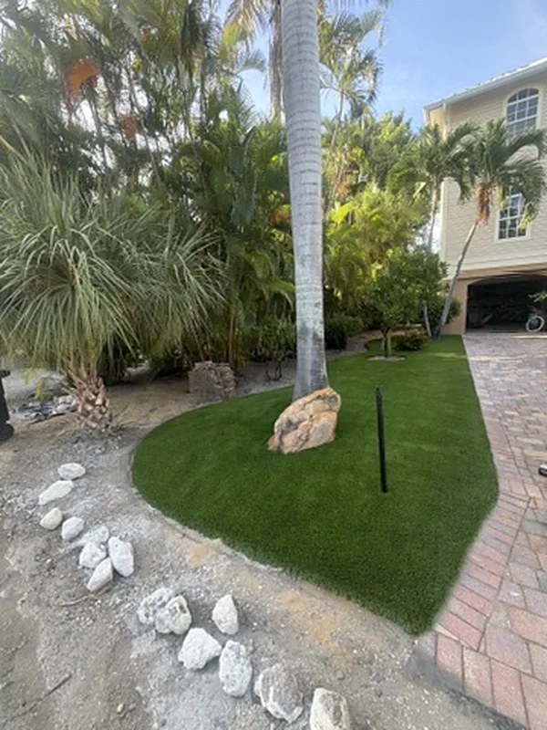 Captiva Island front yard with artificial turf and boulder