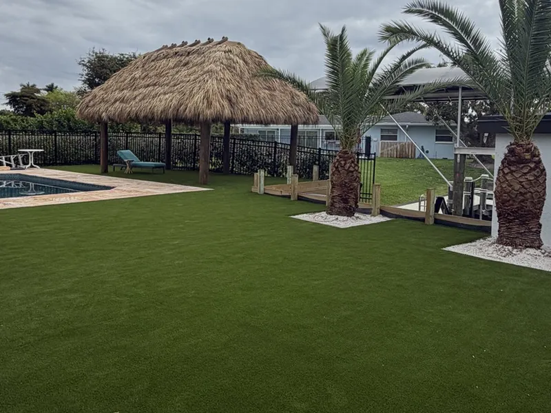 Artificial grass lawn with tiki hut and palms in Fort Myers