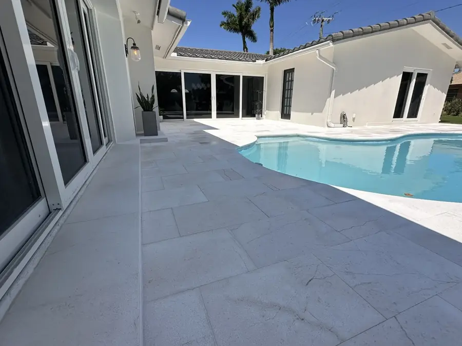Travertine pool patio by Creative Grounds